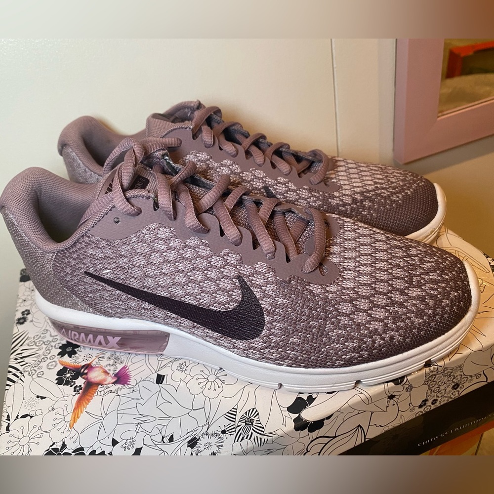 Nike Women Air Max Sequent 2 in Purple